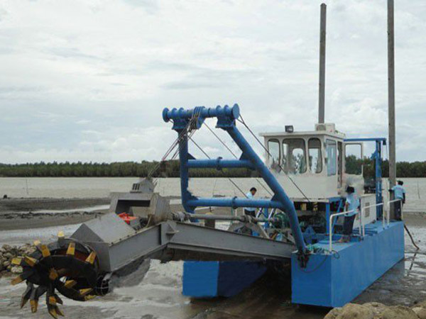 絞吸式清淤船、挖泥船